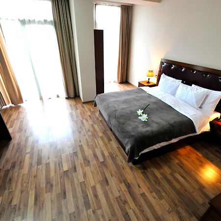 Hotel Rogalux Blue Tiflis Exterior foto