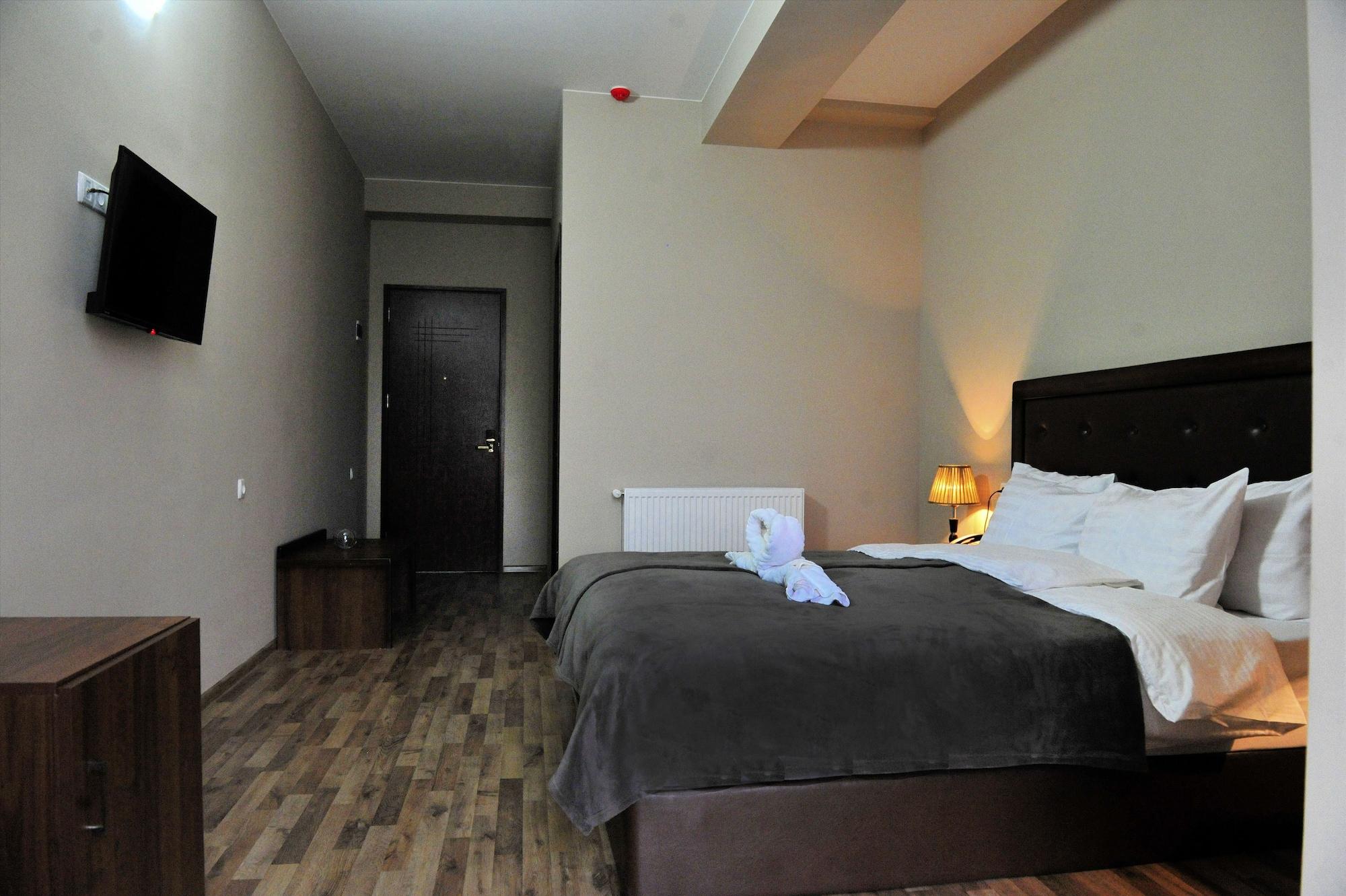 Hotel Rogalux Blue Tiflis Exterior foto