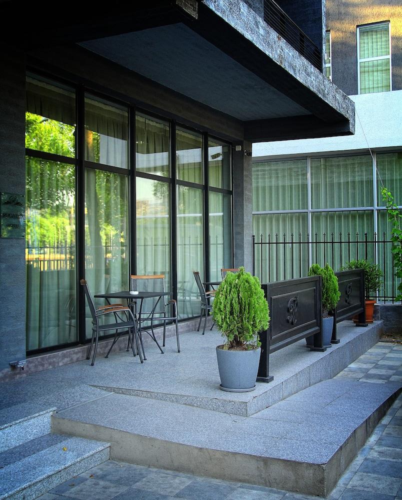 Hotel Rogalux Blue Tiflis Exterior foto