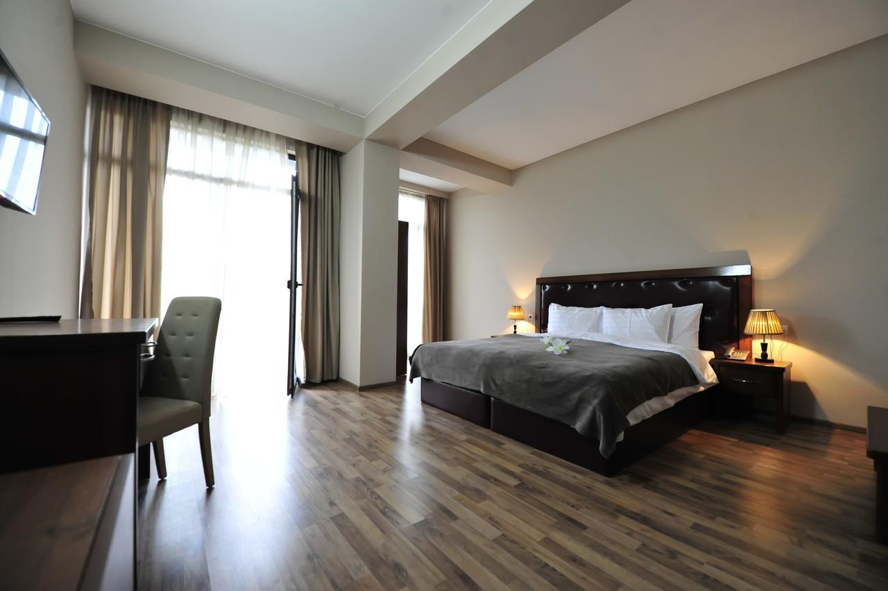 Hotel Rogalux Blue Tiflis Exterior foto