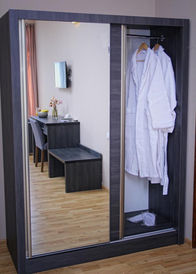 Hotel Rogalux Blue Tiflis Exterior foto