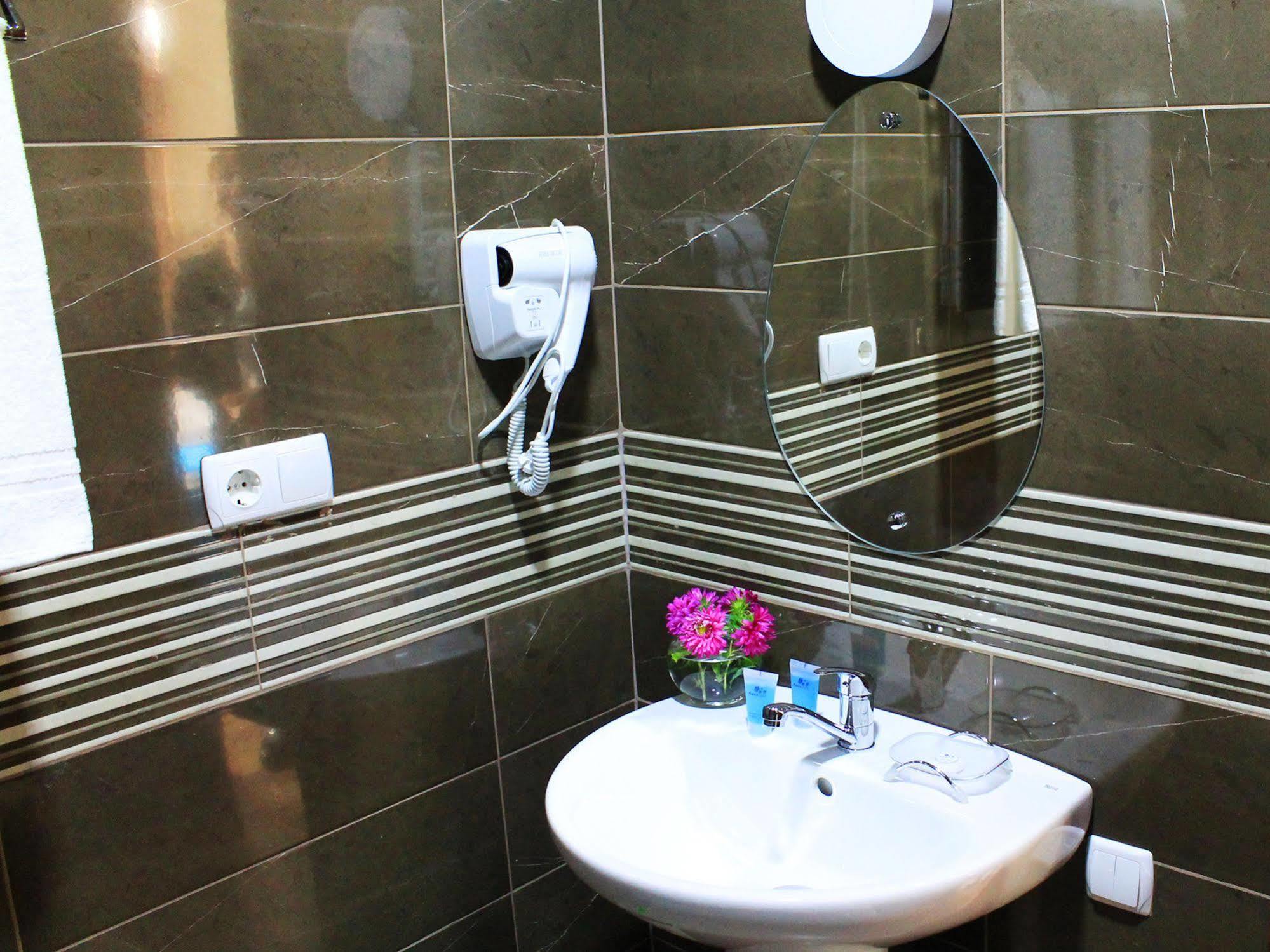 Hotel Rogalux Blue Tiflis Exterior foto